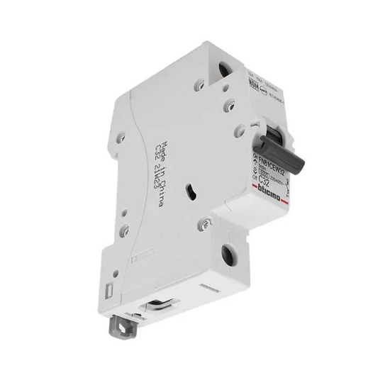 Imagen de INTERRUPTORES TERMOMAGNÉTICOS 1X32 A, MONTAJE PARA RIEL DIN FN81CEW32 32A BTICINO